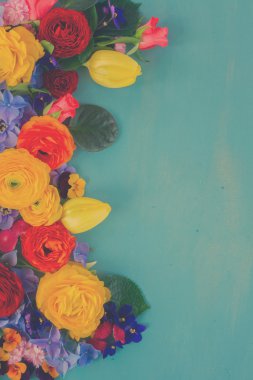 Çiçekler şenlik kompozisyonu