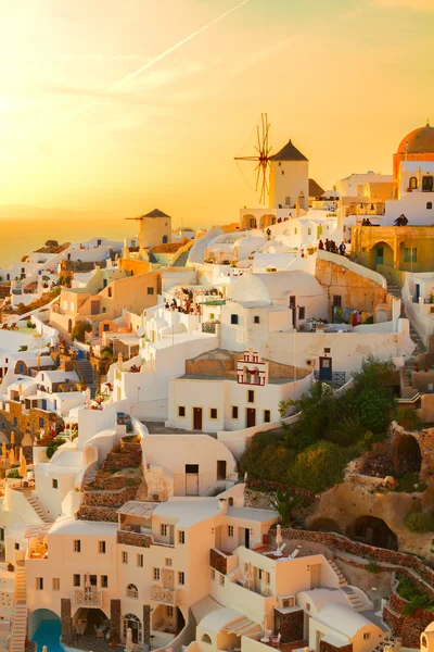 Moulin à vent d'Oia au coucher du soleil, Santorin — Photo