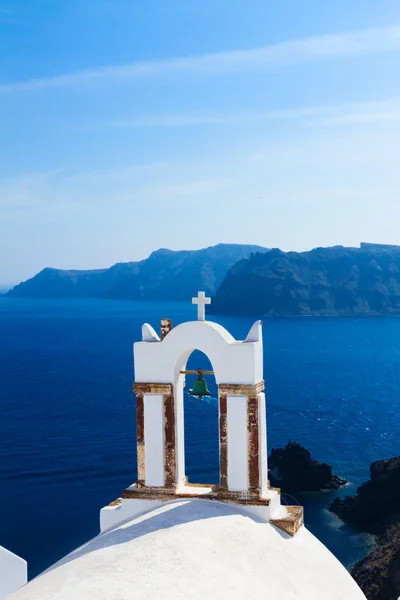 Belfries bianco Isola di Santorini, Grecia — Foto Stock