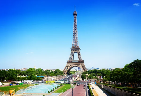 Eiffelova věž a pařížská městská krajina — Stock fotografie