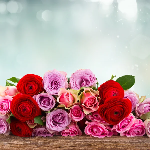 Bouquet of fresh roses and ranunculus — Stock Photo, Image