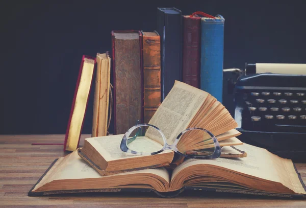 Books and typewriter — Stock Photo, Image