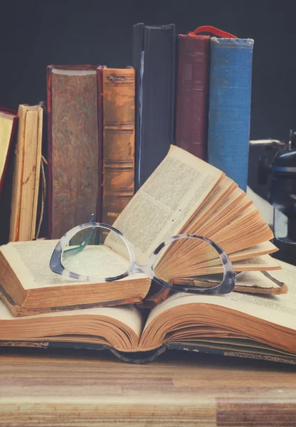 Books and typewriter — Stock Photo, Image