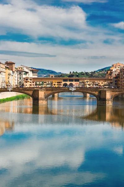 Ponte Santa Trinita bridge over the Arno River, Florence — Stock Photo, Image