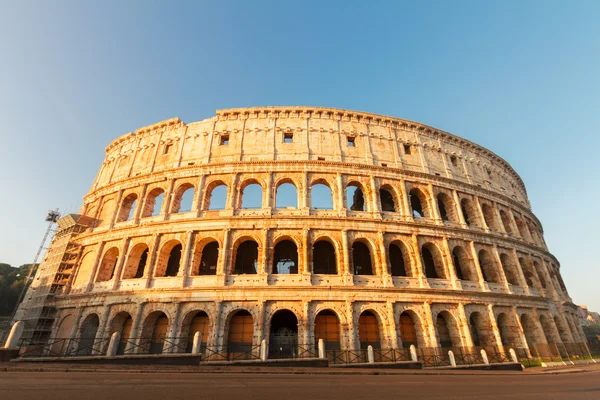Colosseo al tramonto a Roma — Foto Stock