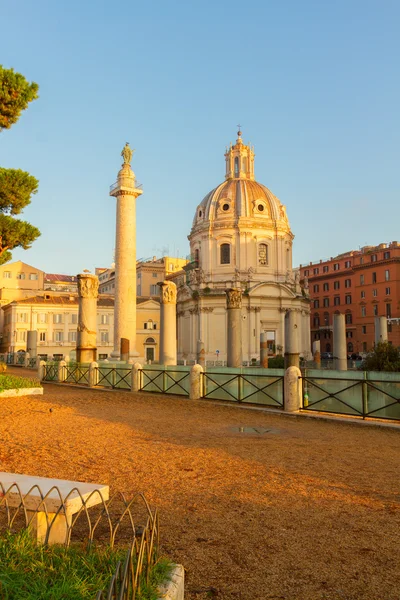 Forum - Romerska ruiner i Rom, Italien — Stockfoto