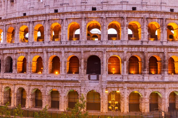 Coliseo en roma, italia — Foto de Stock