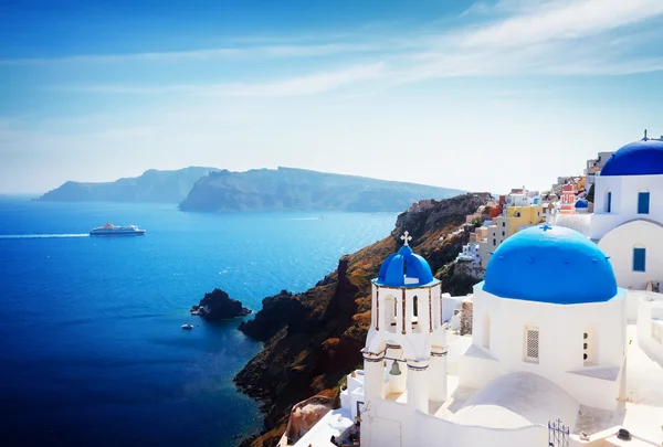 Vista della caldera con cupole blu, Santorini — Foto Stock