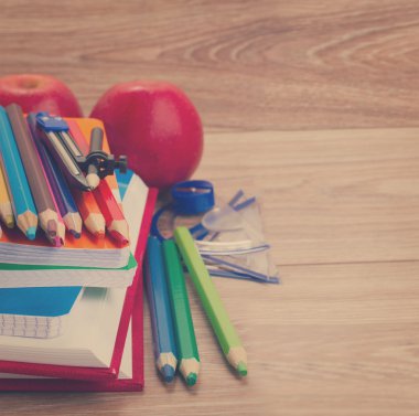 Kitaplar okul kaynağı ile