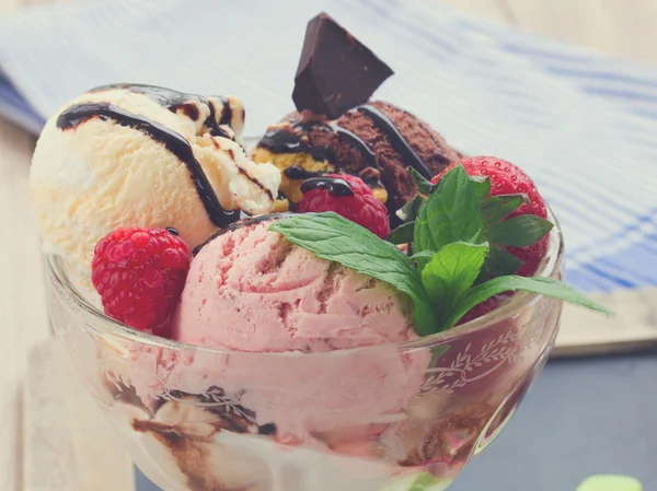 Cup of fresh icecream close up — Stock Photo, Image