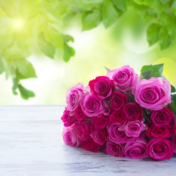 Strauß frischer rosa Rosen — Stockfoto