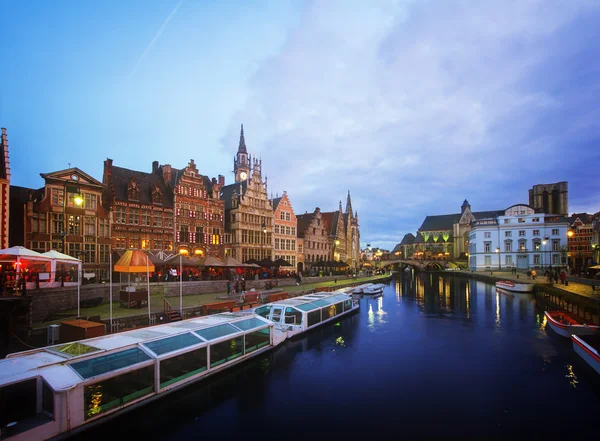 Buildings With Tourboats, Ghent — Stock Photo, Image