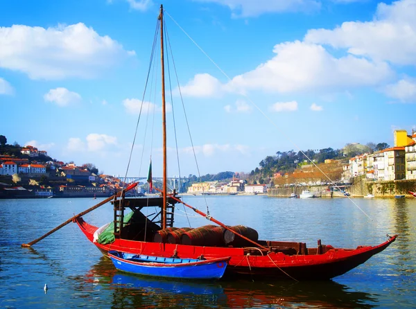 Barcos tradicionais de vinho do Porto, Porto, Portugal — Fotografia de Stock