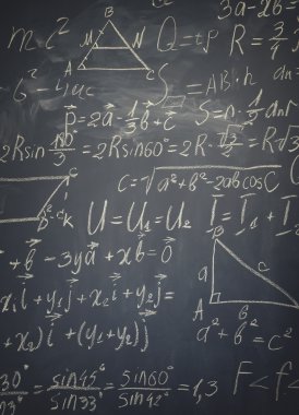 Kara tahta üzerinde matematik formülleri