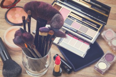 fırçalar ile olabilir