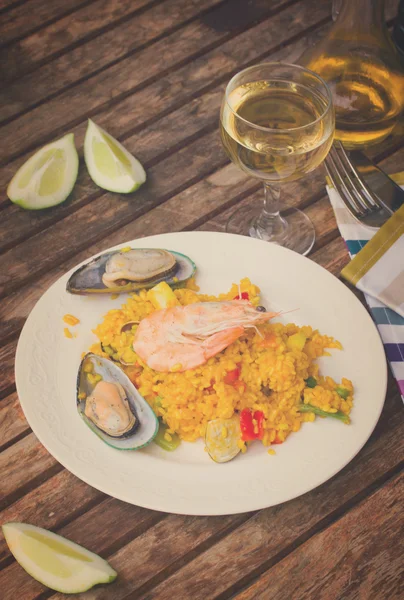 Dining with seafood paella — Stock Photo, Image