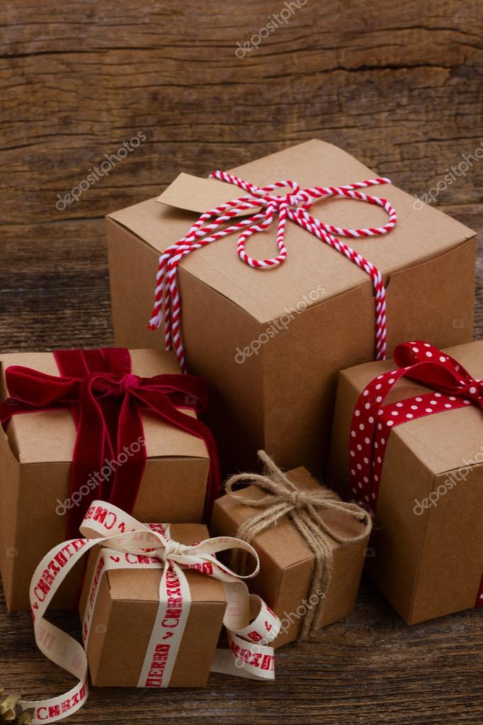Scatole regalo fatte a mano — foto stock © neirfys #123128928 Scatole di carta fatte a mano