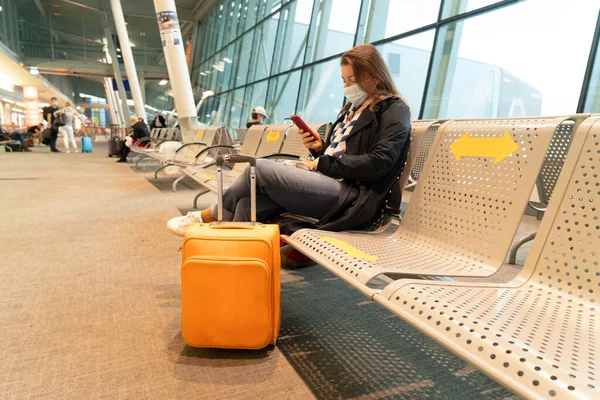 Mulher no aeroporto — Fotografia de Stock