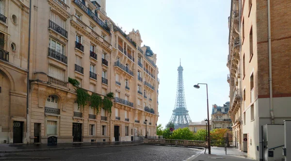 Eyfel turu ve Paris sokağı — Stok fotoğraf