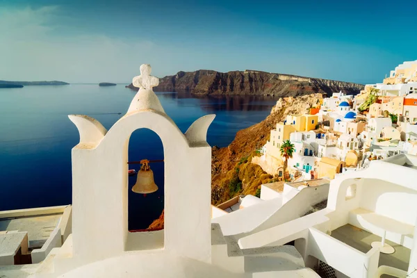 Campanarios blancos Isla de Santorini, Grecia — Foto de Stock