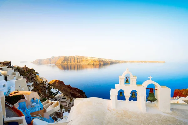 Belfry branco, ilha de Santorini, Grécia — Fotografia de Stock