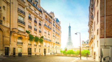 Eyfel turu ve Paris sokağı