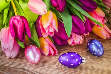 Yumurtalı lale buketi.