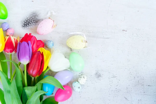 Easter colored eggs with tulips — Stock Photo, Image