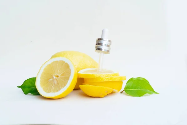 Citrusvruchten vitamine c serum olie schoonheidsverzorging — Stockfoto