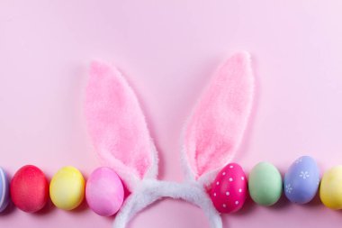 Tavşan kulaklı Paskalya sahnesi