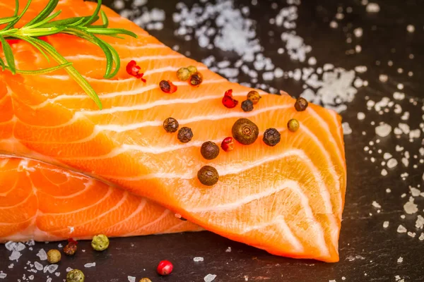 Preparing salmon steak — Stock Photo, Image