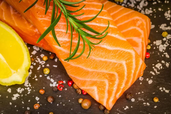 Preparing salmon steak — Stock Photo, Image