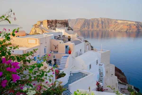 Campanile bianco, isola di Santorini, Grecia — Foto Stock