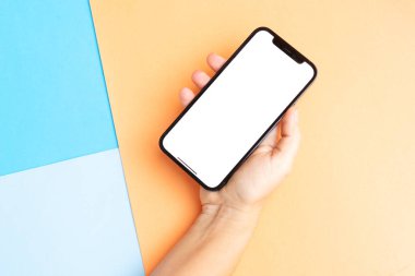 Modern telefon modeli.