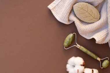 Gua sha, yüz masajı silindiri