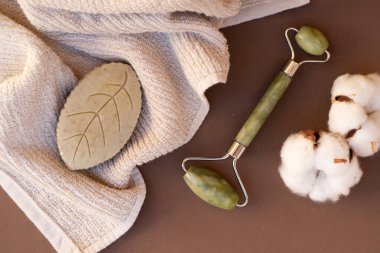 Gua sha, yüz masajı silindiri