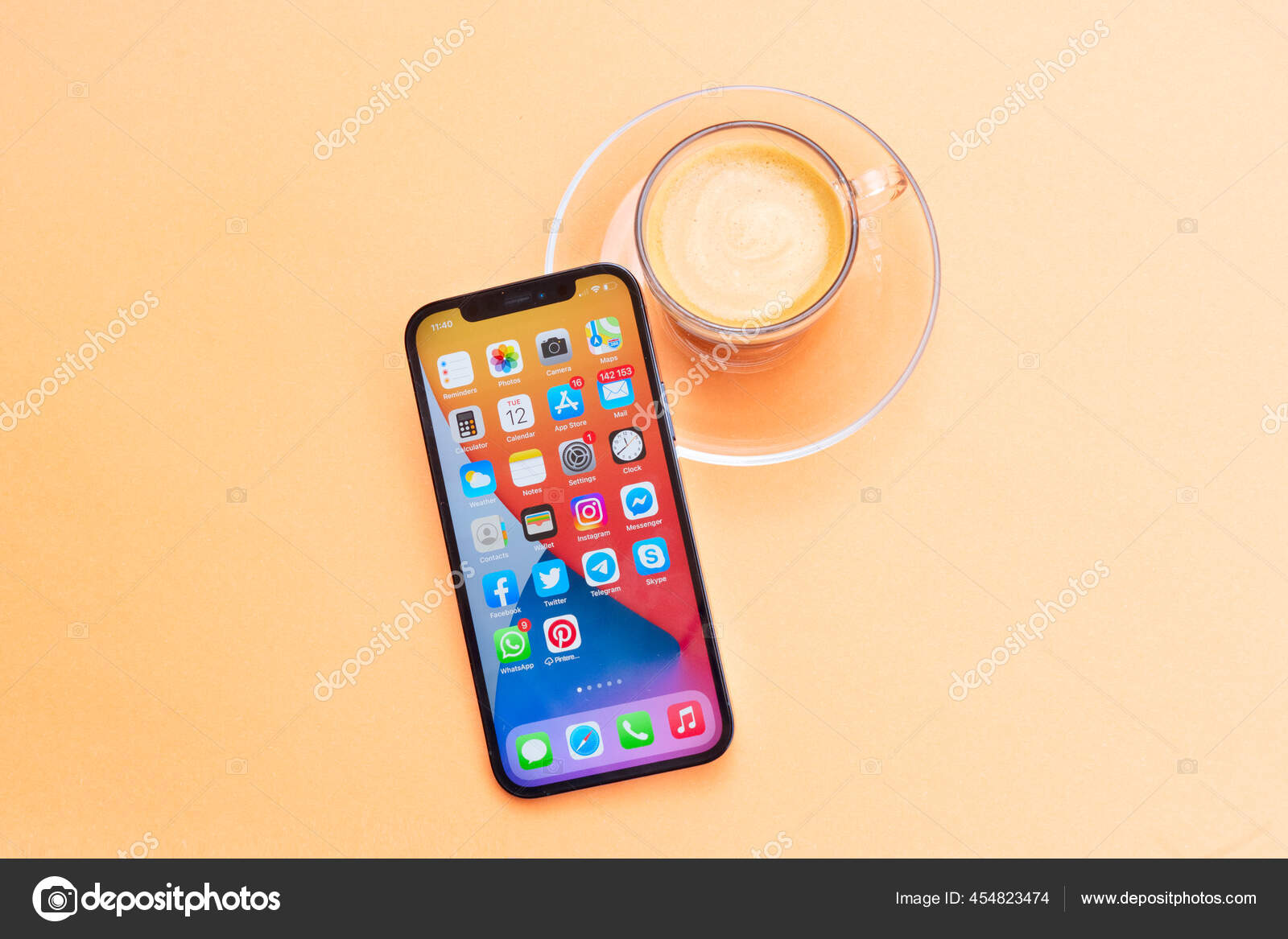 Apple Iphone 12图库照片 免版税apple Iphone 12图片 Depositphotos
