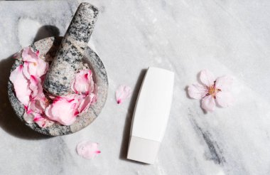 Retinol ve badem yağı serumu Yağlı Güzellik Bakımı