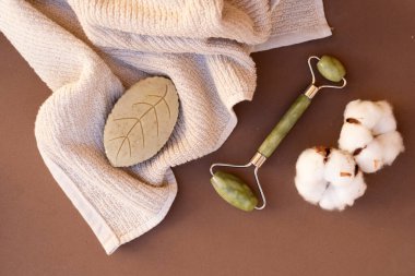 Gua sha, yüz masajı silindiri