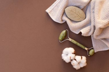 Gua sha, yüz masajı silindiri