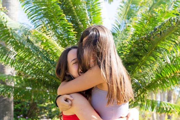 Duas meninas adolescentes — Fotografia de Stock