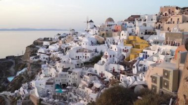 Geceleri Oia köyü, Santorini.