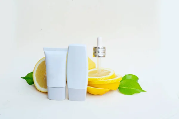Цитрусовые фрукты витамин С сыворотка масла красоты — стоковое фото