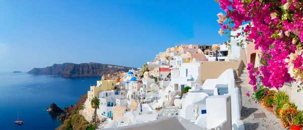 Oia, tradizionale villaggio greco — Foto Stock