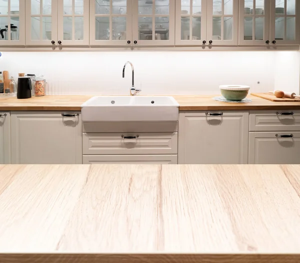 Wood table top on blur kitchen room — Stock Photo, Image