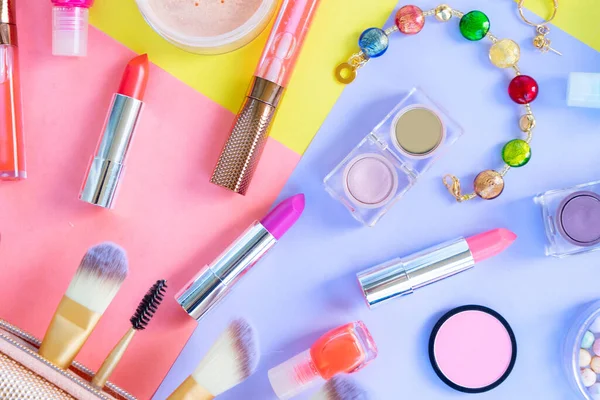 Colorful make up flat lay scene — Stock Photo, Image