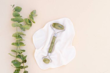 Gua sha, yüz masajı silindiri