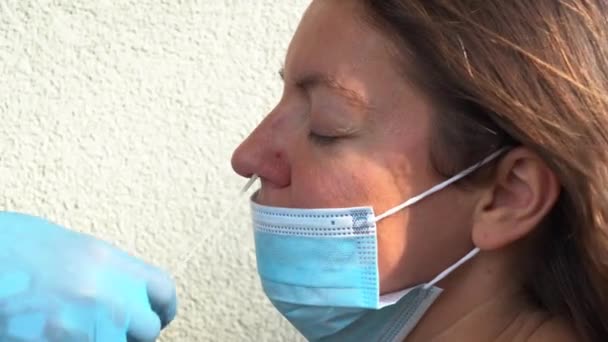 Écouvillonnage corona nasal — Video