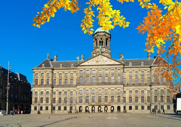 Koninklijk Paleis en Amsterdam —  Fotos de Stock