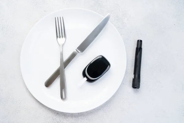 Diabetes Diet Planering Koncept Tom Platta Med Gaffel Kniv Och — Stockfoto